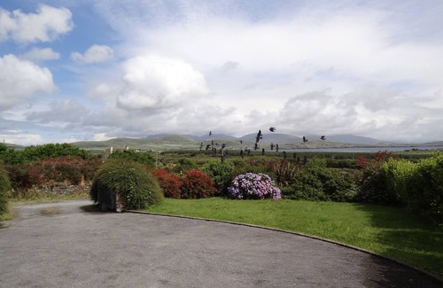 Ventry Cottage | Holiday cottage with large private garden