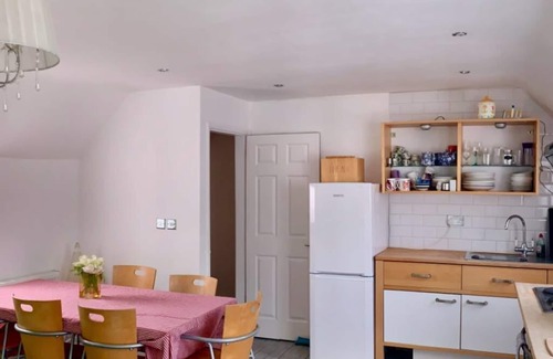 Louth Cottage | Holiday Cottage with Pool, Sleeps 7