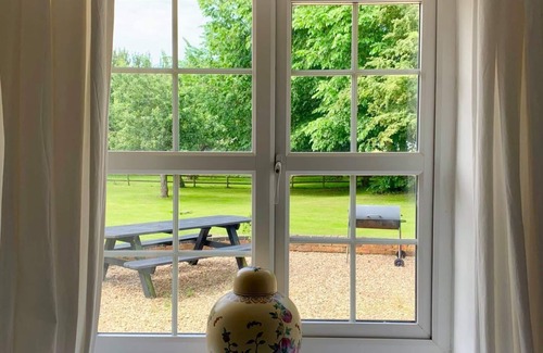 Louth Cottage | Holiday Cottage with Pool, Sleeps 7