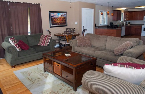Cayuga Cottage | Holiday Cove: A Great Place for a Family Vacation!
