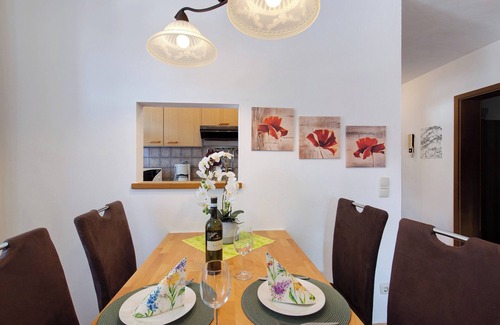 Garmisch-Partenkirchen Apartment | Holiday Apartment "Christina" with Mountain View, WLAN & Balcony
