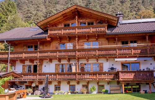 Garmisch-Partenkirchen Apartment | Holiday Apartment 'Broathack' with Mountain View, Balcony and Wi-Fi