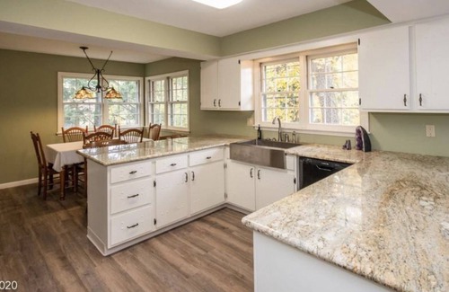 Peoria House | HOLIDAY DISCOUNT, WATER FRONT! CLOSE TO THE MALL! PERFECT FOR HOLIDAY GETAWAY!