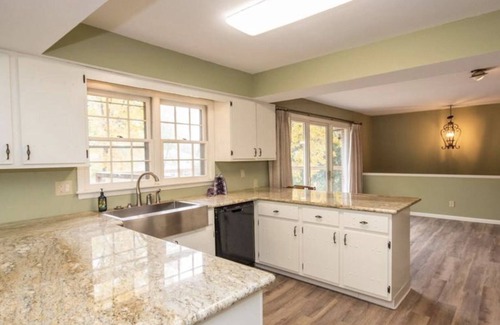 Peoria House | HOLIDAY DISCOUNT, WATER FRONT! CLOSE TO THE MALL! PERFECT FOR HOLIDAY GETAWAY!