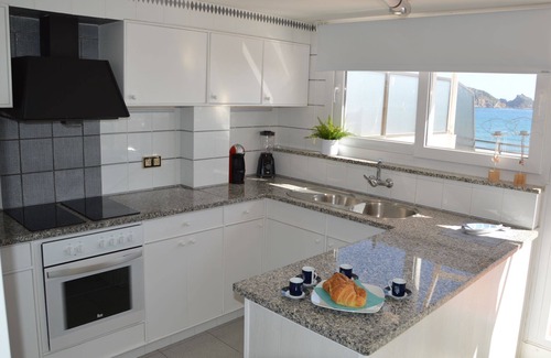 L'Estartit Apartment | Holiday flat 'Catalonia Atico' near the beach with terrace and air conditioning