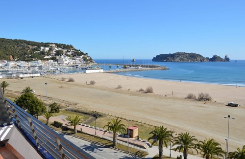 L'Estartit Apartment | Holiday flat 'Catalonia Atico' near the beach with terrace and air conditioning