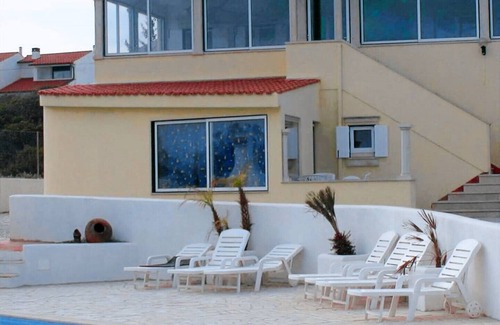 Vale Furado Apartment | HOLIDAY FLAT IN PATAIAS WITH TERRACE, POOL & DIRECT BEACH ACCESS