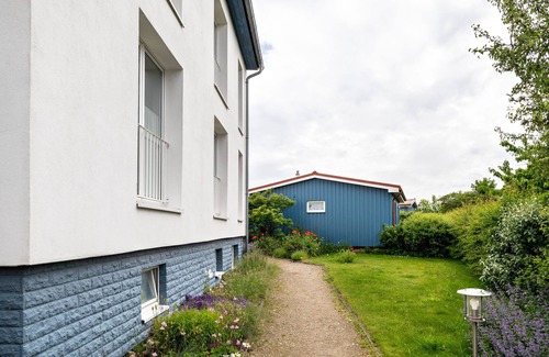 Meschendorf Apartment | Holiday flat 'Möve ABA Apartment 22' with sea view, communal garden and WiFi