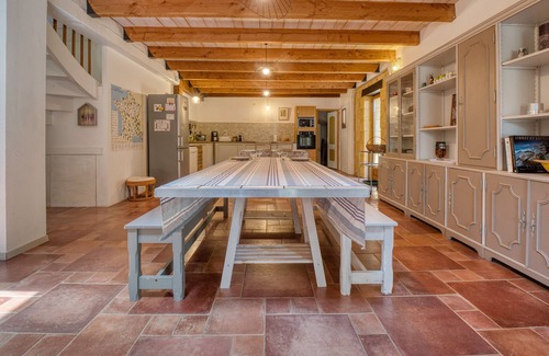 Cadouin House | Holiday Home 'L'Attrape Rêves' with Private Terrace, Private Garden and Wi-Fi