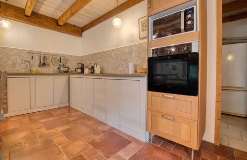 Cadouin House | Holiday Home 'L'Attrape Rêves' with Private Terrace, Private Garden and Wi-Fi