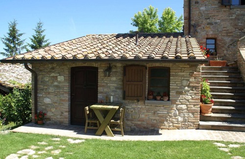 Montone House | Holiday Home in Montone with Pool & Terrace