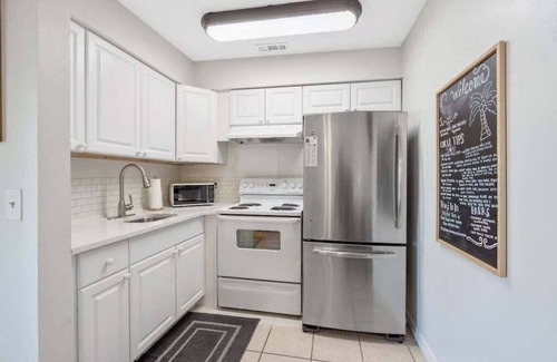 Holiday Beach Condo | Holiday Haven! 2-Min Walk to Sandy Beach!