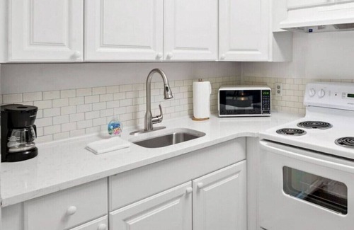 Holiday Beach Condo | Holiday Haven! 2-Min Walk to Sandy Beach!