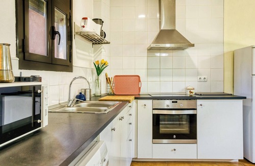 Torroella de Montgri Apartment | Holiday Home 'Castell del Montgrí Baix' with Mountain Views and Wi-Fi