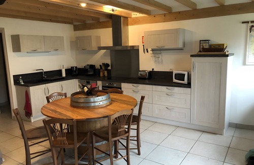 Saint-Genes-de-Blaye House | Holiday Home 'Chai Crann Piorra' with Private Terrace, Shared Garden and Wi-Fi