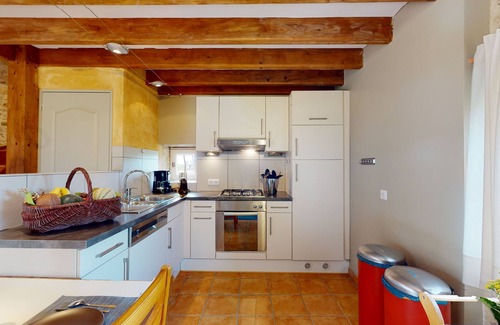 Sainte-Foy-de-Longas House | Holiday Home 'Le Sabotier' with Private Garden and Wi-Fi