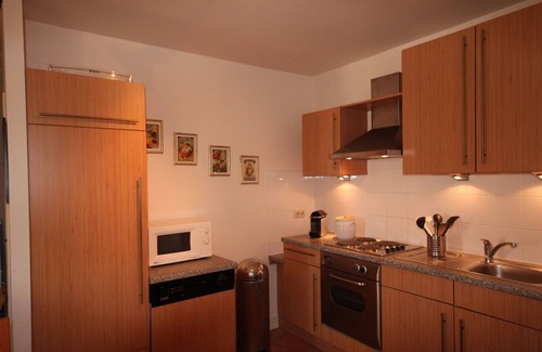 Sainte-Foy-de-Longas House | Holiday Home 'Le Puisatier' with Private Garden and Wi-Fi