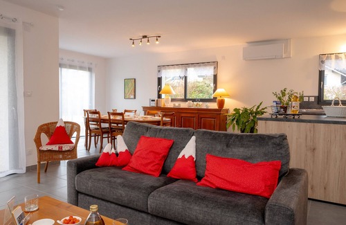 La Rochette House | Holiday Home 'Les Chaudannes' with Mountain View, Wi-Fi and Air Conditioning