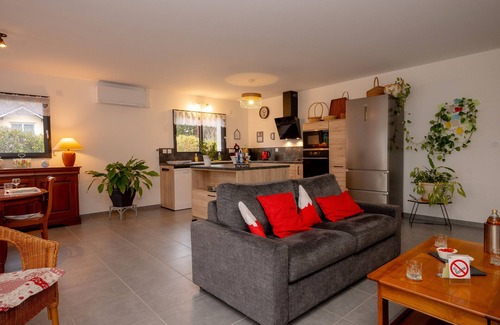 La Rochette House | Holiday Home 'Les Chaudannes' with Mountain View, Wi-Fi and Air Conditioning