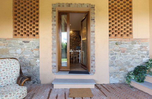 Barberino di Mugello House | Holiday Home 'Iris' with Shared Garden, Wi-Fi and Air Conditioning
