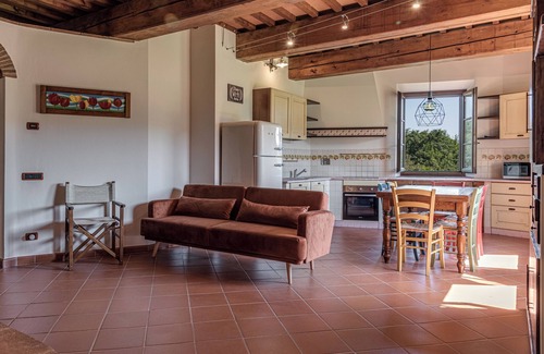 Montelupo Fiorentino House | Holiday Home 'Fattoria Antinoro Relax - Firenze' with Shared Pool and Air Conditioning