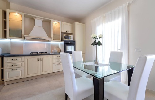 Punta De Su Turrione House | Holiday Home 'Flora Sea View' with Sea View, Wi-Fi and Air Conditioning