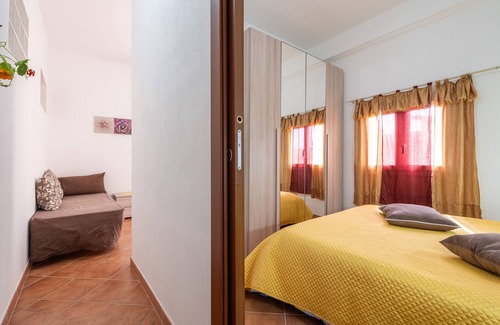 San Giovanni Suergiu House | Holiday Home 'Gaia Casa Vacanze' with Private Terrace, Balcony and Air Conditioning