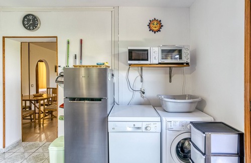 Bellcaire d'Emporda House | Holiday Home 'Casa Pepita' with Shared Pool, Private Terrace and Wi-Fi