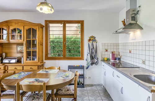 Bellcaire d'Emporda House | Holiday Home 'Casa Pepita' with Shared Pool, Private Terrace and Wi-Fi