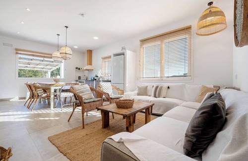 Sant Jaume d'Enveja House | Holiday Home 'Mas Midó' with Mountain View, Wi-Fi and Air Conditioning