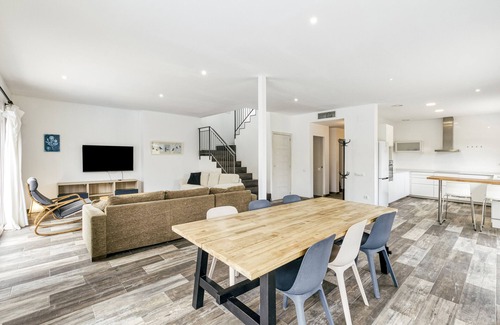 Sant Pere Pescador House | Holiday Home 'Sant Pere' with Private Pool, Private Terrace and Wi-Fi