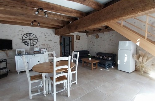 Huisseau-sur-Cosson House | Holiday Home 'Gîte La Petite Maison' with Wi-Fi