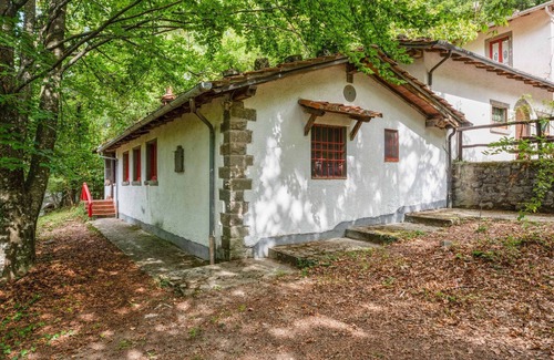 San Marcello Piteglio House | Holiday Home in Migliorini near Forest Trails