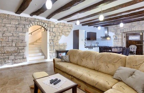 Kircija House | Holiday Home Šterna by Interhome