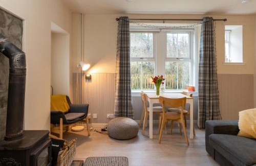 Alvie House | Holiday Home 2 Railway Cottage by Interhome
