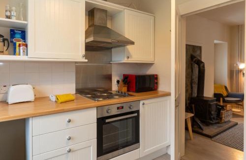 Alvie House | Holiday Home 2 Railway Cottage by Interhome