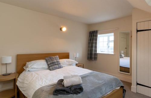Alvie House | Holiday Home 2 Railway Cottage by Interhome