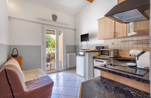 Reynes House | Holiday Home 5 with Mountain View and Shared Pool