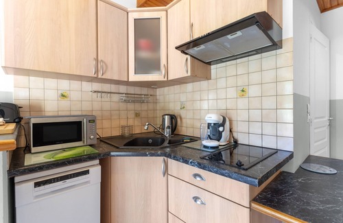 Reynes House | Holiday Home 5 with Mountain View and Shared Pool