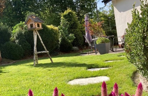 Langscheid House | Holiday Home '83qm, 2 Schlafzimmer' with Private Terrace, Shared Garden and Wi-Fi
