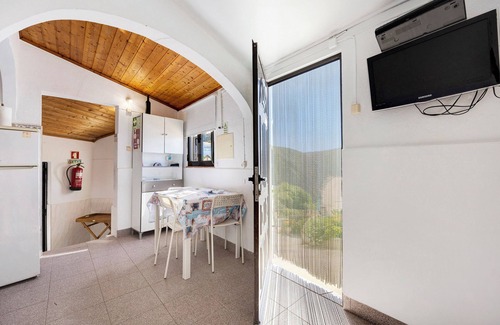 Aljezur House | Holiday Home 'Abrigo Do Pescador' with Sea View, Private Terrace and Wi-Fi