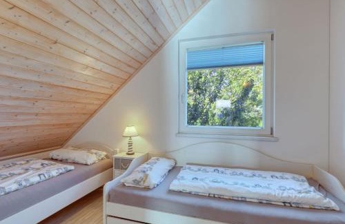 Altefaehr House | Holiday Home Achterblick 2 by Interhome