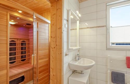 Altefaehr House | Holiday Home Achterblick 2 by Interhome