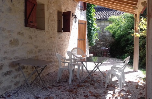 Sauzet House | Holiday Home 'Ancienne Forge Restaurée' with Private Pool, Private Terrace and Wi-Fi