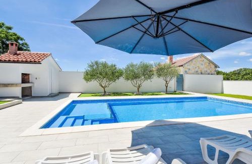 Smilcic House | Holiday Home Anić by Interhome