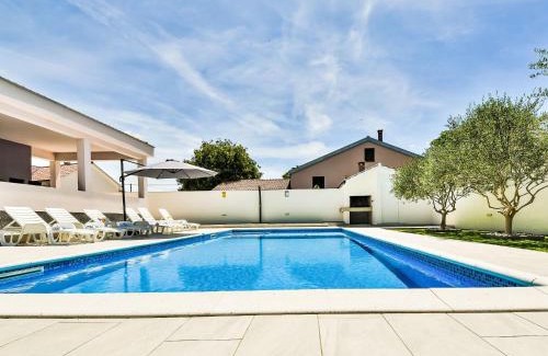Smilcic House | Holiday Home Anić by Interhome