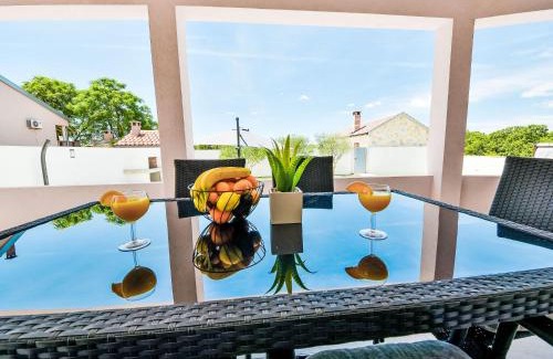 Smilcic House | Holiday Home Anić by Interhome