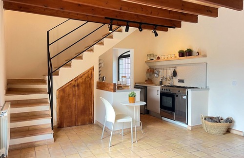 Costitx House | Holiday Home 'Apartamento Arco' with Mountain View, Shared Pool and Wi-Fi