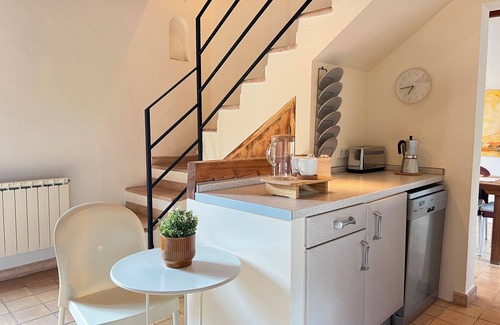Costitx House | Holiday Home 'Apartamento Arco' with Mountain View, Shared Pool and Wi-Fi