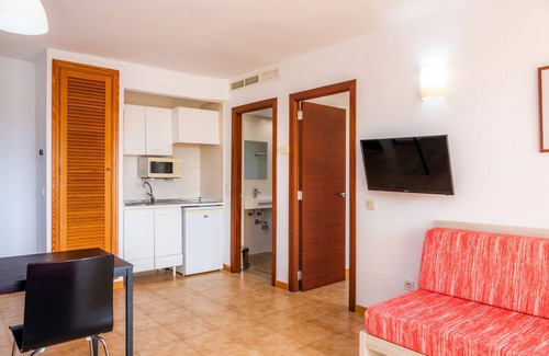 Son Servera House | Holiday Home 'Apto Con Terraza 104' with with Shared Pool, Private Terrace and Air Conditioning